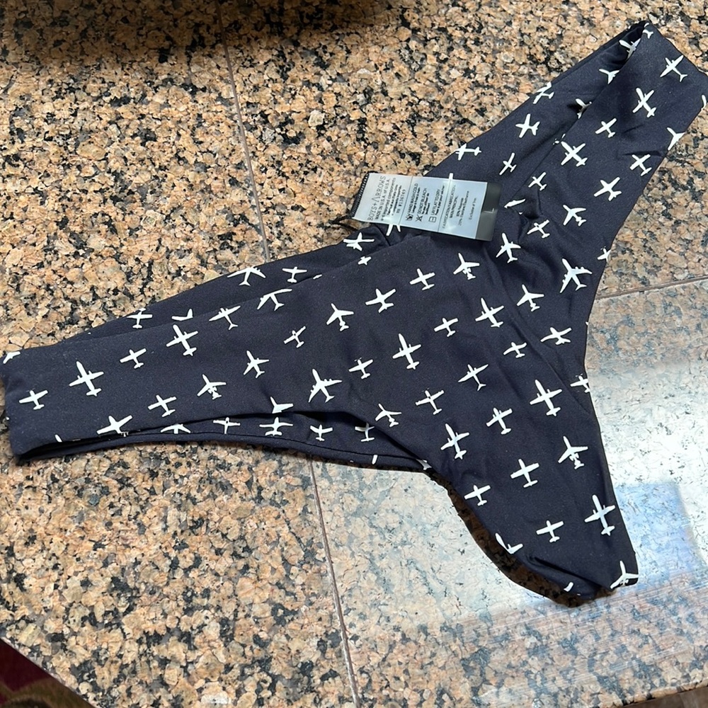 Boys and arrows airplane bottoms